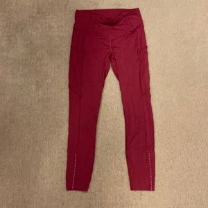 Lululemon Fast and Free 24” crop tight.